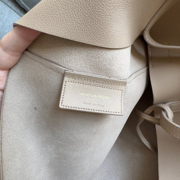 SAINT LAURENT East West large leather tote - Picture 10 of 16